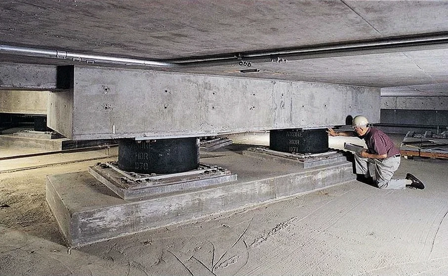 Diseño de Aislación Sísmica de Base en La Serena: Control Real de la Demanda Sísmica