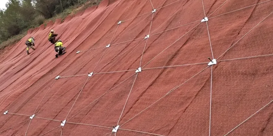Análisis de Estabilidad de Taludes en La Serena: Geotecnia Frente al Riesgo Sísmico